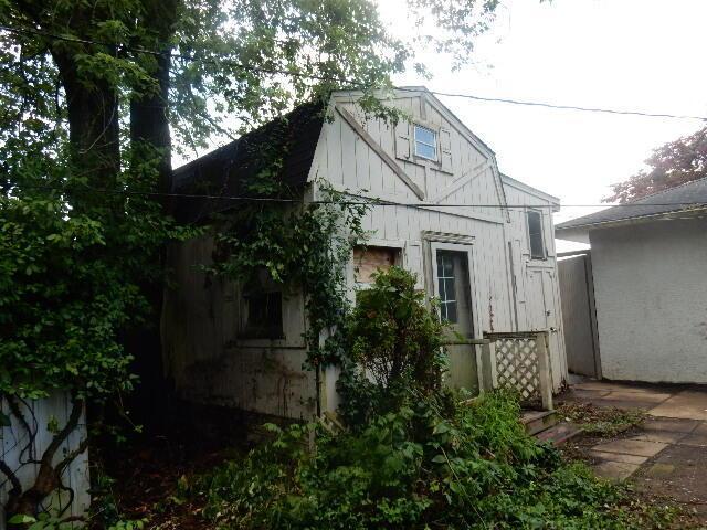 1549 Alpine Dr, Columbus, OH 43229 - view of side of property