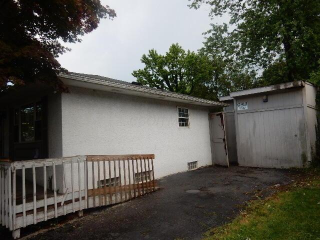 1549 Alpine Dr, Columbus, OH 43229 - view of side of home with stucco siding