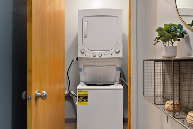 1481 Cliff Ct Unit 58-A, Columbus, OH 43204 - laundry area with stacked washing machine and dryer