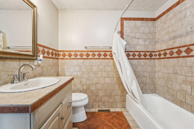 9900 Waterloo Eastern Rd, Canal Winchester, OH 43110 - full bath featuring vanity, shower / bath combo with shower curtain, a textured ceiling, tile walls, and tile patterned floors
