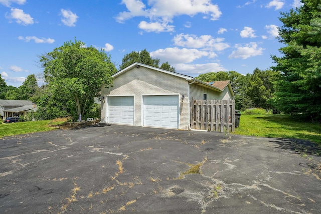 9900 Waterloo Eastern Rd, Canal Winchester, OH 43110 - garage featuring driveway