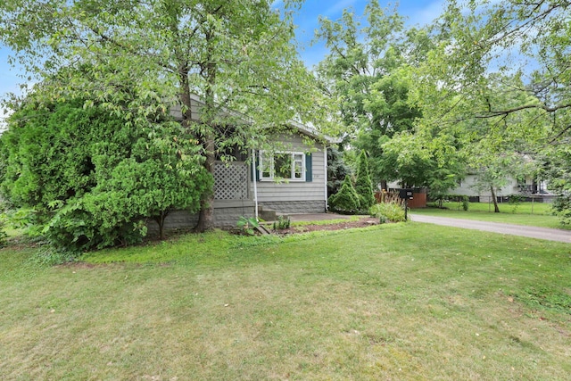 220 Robinwood Ave, Columbus, OH 43213 - view of front facade with a front yard and driveway