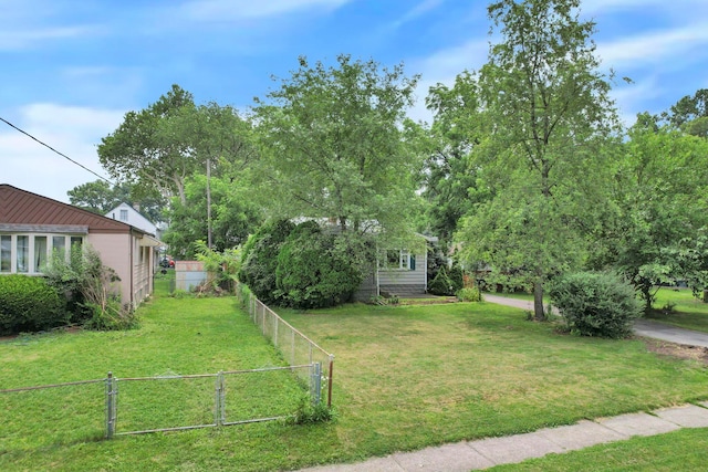 220 Robinwood Ave, Columbus, OH 43213 - view of yard