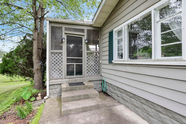 220 Robinwood Ave, Columbus, OH 43213 - property entrance