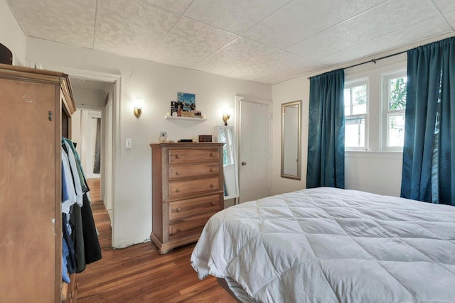 220 Robinwood Ave, Columbus, OH 43213 - bedroom featuring wood finished floors and baseboards