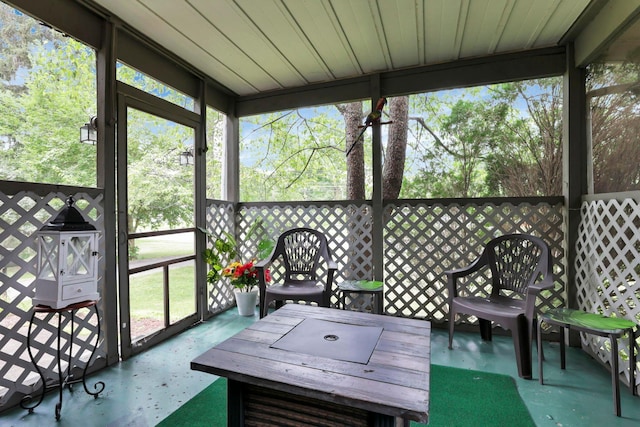 220 Robinwood Ave, Columbus, OH 43213 - view of sunroom / solarium