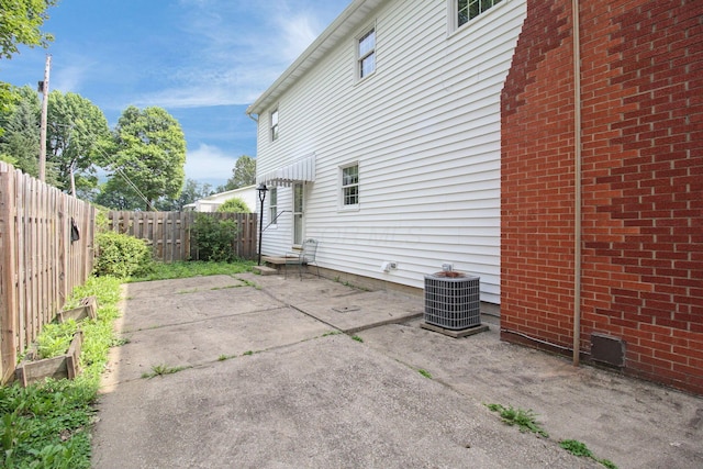 2399 Arabelle Dr NE, Lancaster, OH 43130 - fenced backyard with a patio
