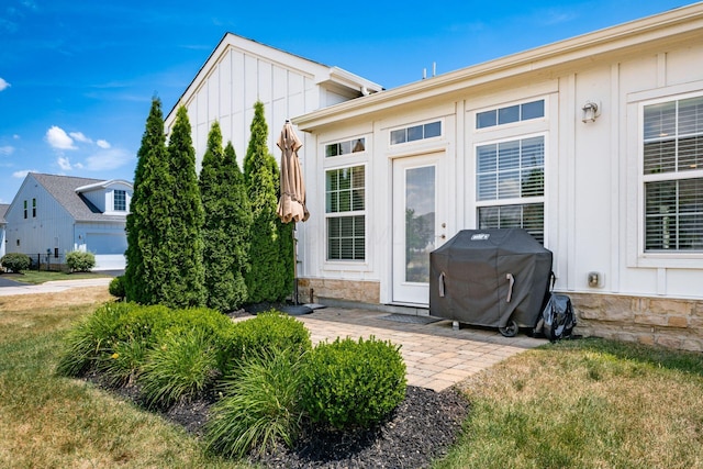 5540 Eva Loop S, Dublin, OH 43016 - entrance to property with board and batten siding, stone siding, and a yard
