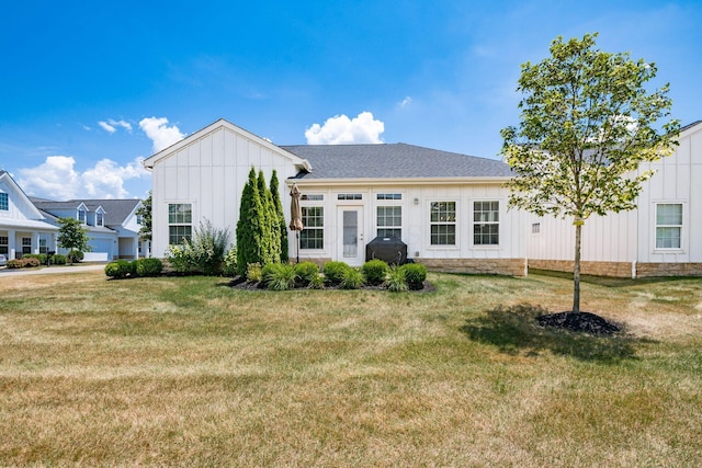 5540 Eva Loop S, Dublin, OH 43016 - rear view of house featuring board and batten siding and a lawn