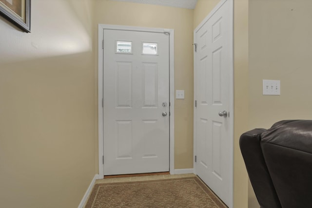 3991 Shannon Green Dr Unit 152, Canal Winchester, OH 43110 - entrance foyer with baseboards