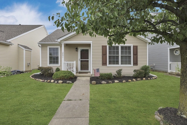 3991 Shannon Green Dr Unit 152, Canal Winchester, OH 43110 - bungalow-style home with a front yard and a shingled roof