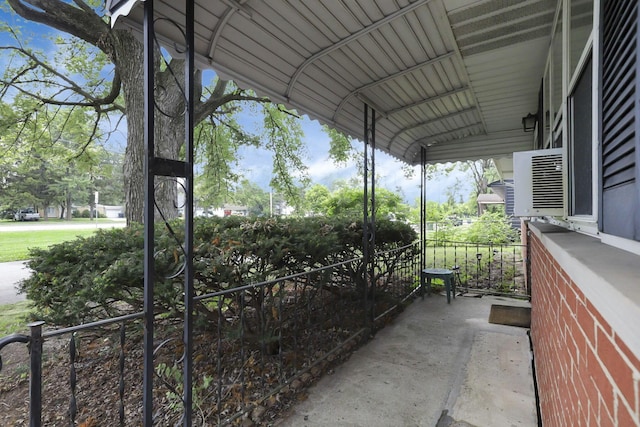 1535 S Hamilton Rd, Columbus, OH 43227 - view of patio / terrace