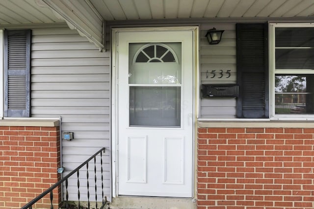1535 S Hamilton Rd, Columbus, OH 43227 - view of exterior entry featuring brick siding