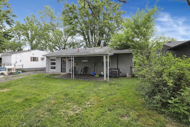 1535 S Hamilton Rd, Columbus, OH 43227 - rear view of property featuring a patio and a lawn