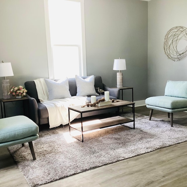 652 E 6th Ave, Lancaster, OH 43130 - living room with wood finished floors and baseboards
