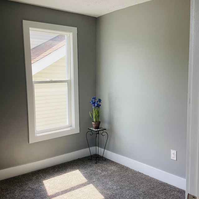 652 E 6th Ave, Lancaster, OH 43130 - spare room with carpet floors and baseboards
