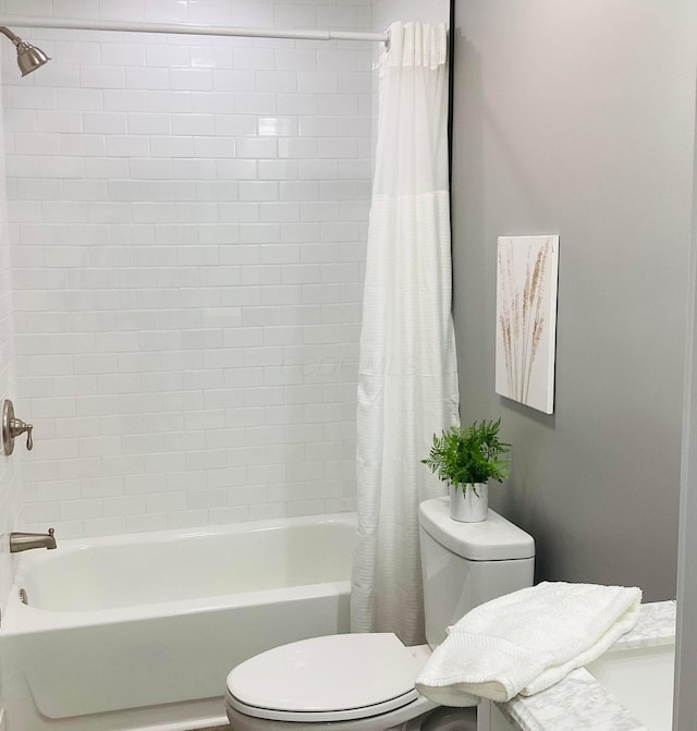 652 E 6th Ave, Lancaster, OH 43130 - full bathroom with shower / bathtub combination with curtain and vanity