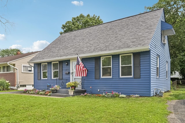 2931 Templeton Rd, Columbus, OH 43209 - view of front of house with a front yard and roof with shingles
