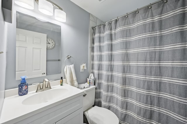 2931 Templeton Rd, Columbus, OH 43209 - bathroom featuring vanity and curtained shower