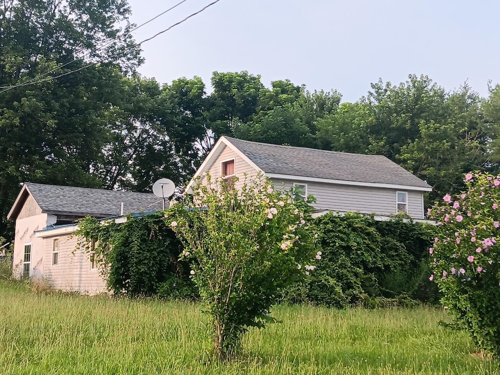 1590 Stemen Rd NW, Baltimore, OH 43105 - view of side of home