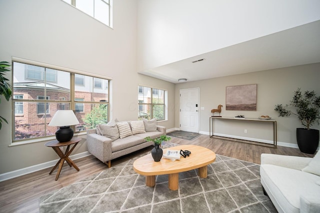 29 Victorian Gate Way, Columbus, OH 43215 - living area with wood finished floors, healthy amount of natural light, and a high ceiling