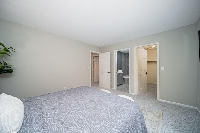 29 Victorian Gate Way, Columbus, OH 43215 - unfurnished bedroom featuring light colored carpet, ensuite bath, and a walk in closet