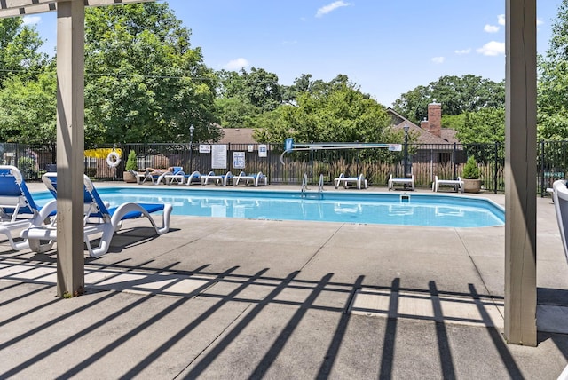 2919 Laurel Wind Blvd, Lewis Center, OH 43035 - community pool with a patio area