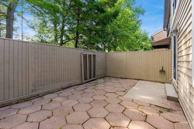 5110 Schuylkill St Unit 33-10, Columbus, OH 43220 - view of patio / terrace featuring a gate