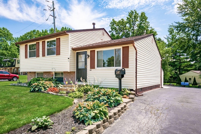 2197 Bayfield Dr, Columbus, OH 43229 - tri-level home with a front yard and driveway