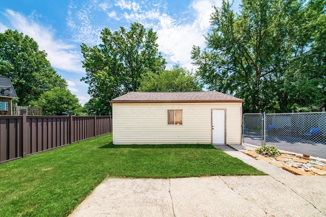 2197 Bayfield Dr, Columbus, OH 43229 - view of outbuilding with a fenced backyard