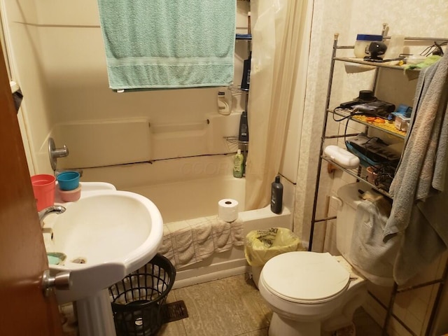 28462 Osborne Rd, Coolville, OH 45723 - full bath with shower / tub combo and toilet