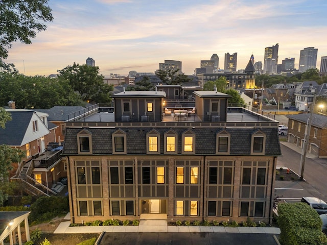 583 E Walnut St, Columbus, OH 43215 - back of house at dusk featuring a skyline view