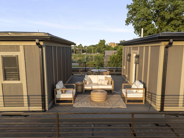 583 E Walnut St, Columbus, OH 43215 - view of wooden deck