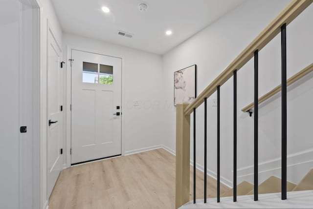 583 E Walnut St, Columbus, OH 43215 - entryway featuring light wood-style floors and recessed lighting