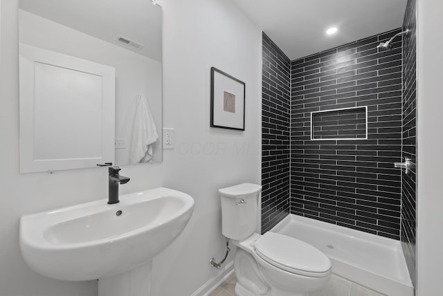 583 E Walnut St, Columbus, OH 43215 - full bathroom featuring a stall shower