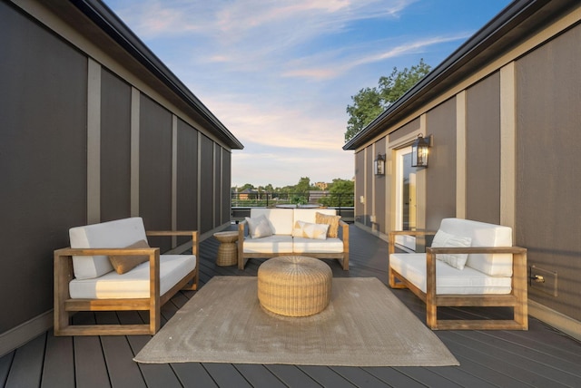 583 E Walnut St, Columbus, OH 43215 - wooden terrace featuring an outdoor living space