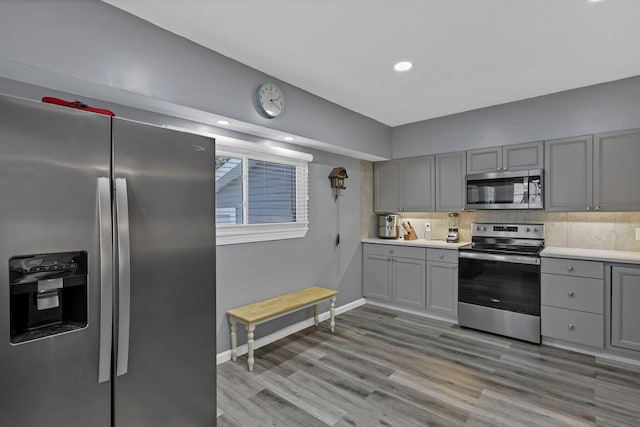 716 N Mount Pleasant Ave, Lancaster, OH 43130 - kitchen with stainless steel appliances, gray cabinets, light countertops, light wood-style floors, and tasteful backsplash