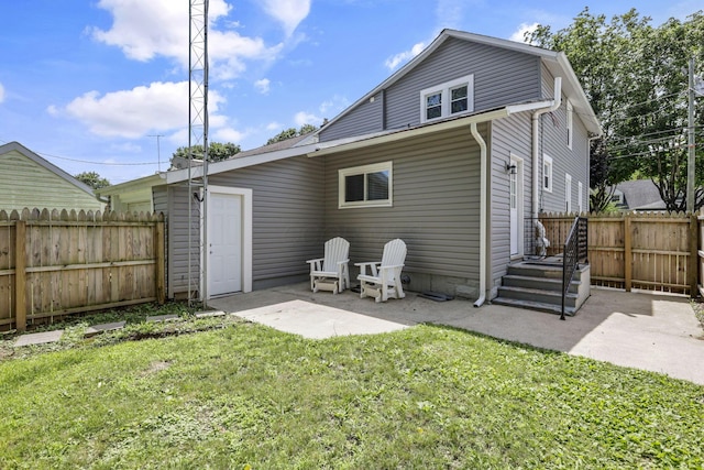 716 N Mount Pleasant Ave, Lancaster, OH 43130 - back of property featuring a patio