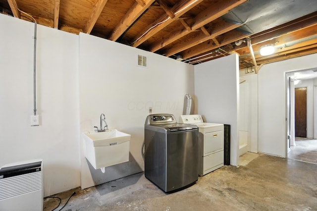 617 Athens St, Columbus, OH 43204 - laundry room with washing machine and dryer