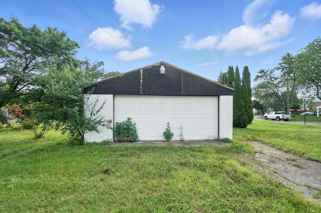 617 Athens St, Columbus, OH 43204 - view of detached garage