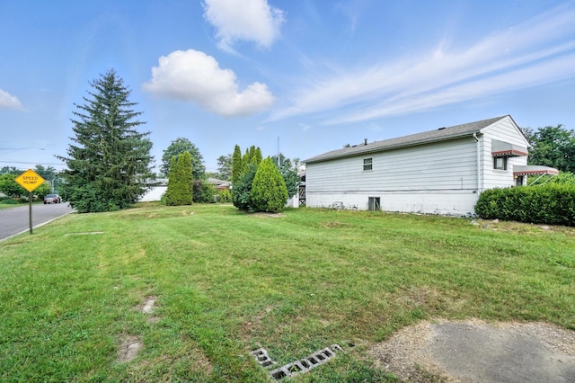 617 Athens St, Columbus, OH 43204 - view of grassy yard