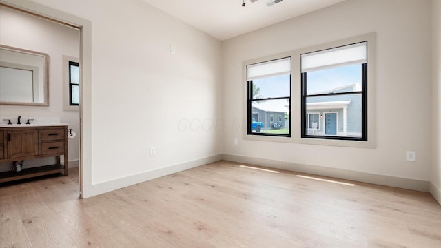 58 Lippert Ln, Buckeye Lake, OH 43008 - unfurnished room featuring light wood-style flooring and baseboards