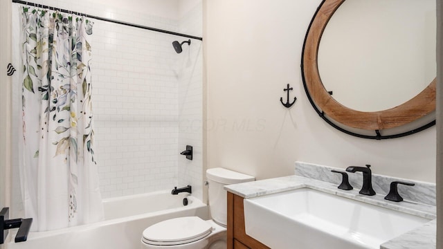 58 Lippert Ln, Buckeye Lake, OH 43008 - bathroom with vanity and shower / bath combo with shower curtain