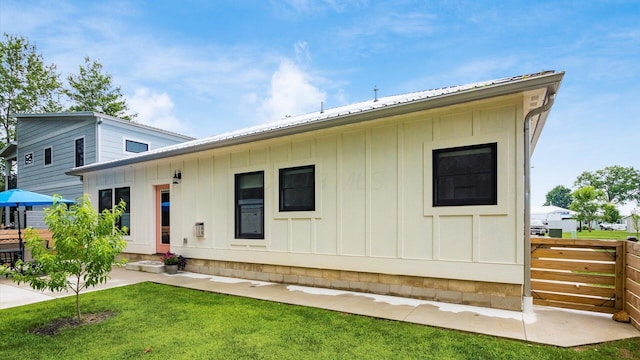 58 Lippert Ln, Buckeye Lake, OH 43008 - back of property with a patio area and board and batten siding