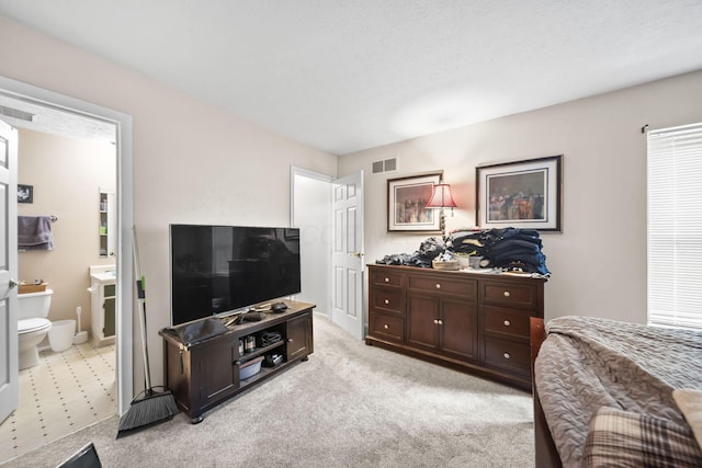 1290 Paddington Ct, Columbus, OH 43230 - living area with light carpet