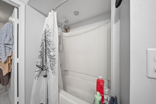 1290 Paddington Ct, Columbus, OH 43230 - bathroom with shower / bath combo