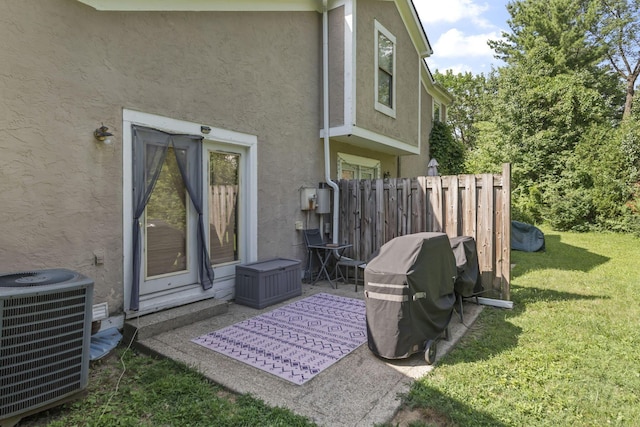 1290 Paddington Ct, Columbus, OH 43230 - exterior view of stucco siding and a cooling unit
