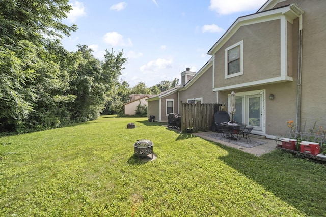 1290 Paddington Ct, Columbus, OH 43230 - view of green lawn featuring an outdoor fire pit and a patio