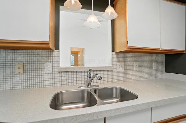 6281 Mcnaughten Place Ln Unit 24, Columbus, OH 43213 - kitchen featuring white cabinetry, pendant lighting, and decorative backsplash