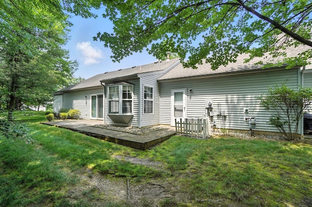 6281 Mcnaughten Place Ln Unit 24, Columbus, OH 43213 - rear view of property with a yard and roof with shingles